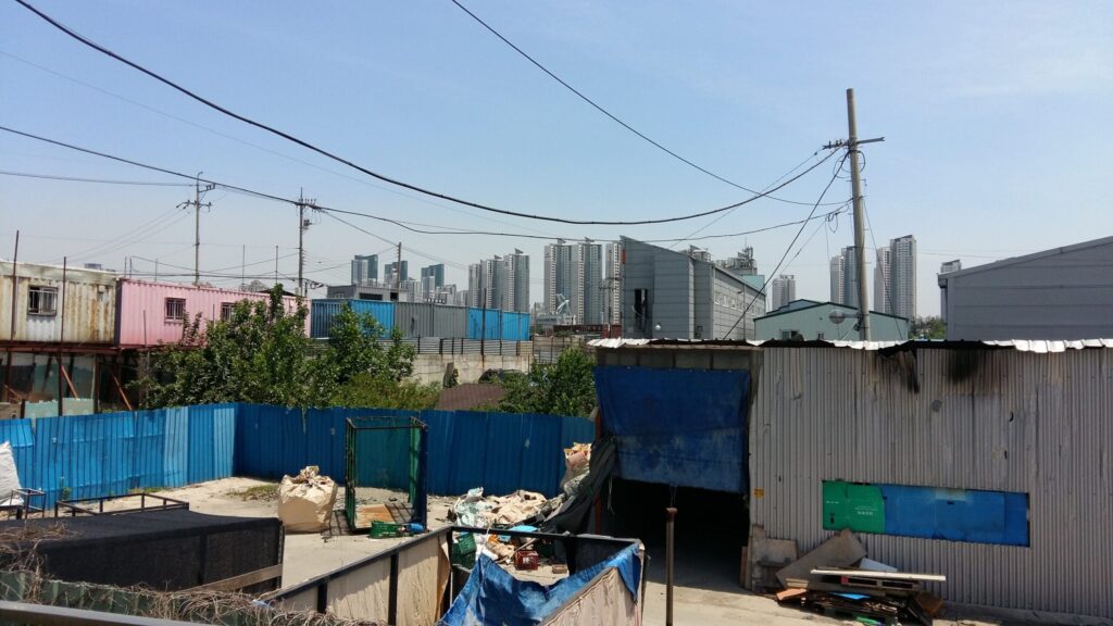 내동공간(來同空間), 남동공단 스틸컷 1