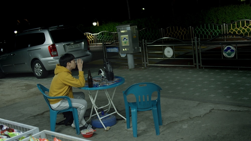 편의점에서 공놀이 금지 스틸컷 1