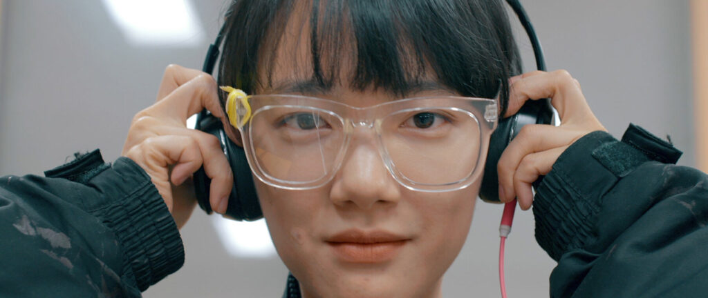 코끼리 뒷다리 더듬기 스틸컷 4