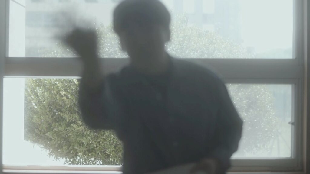 봄 안에서 스틸컷 3