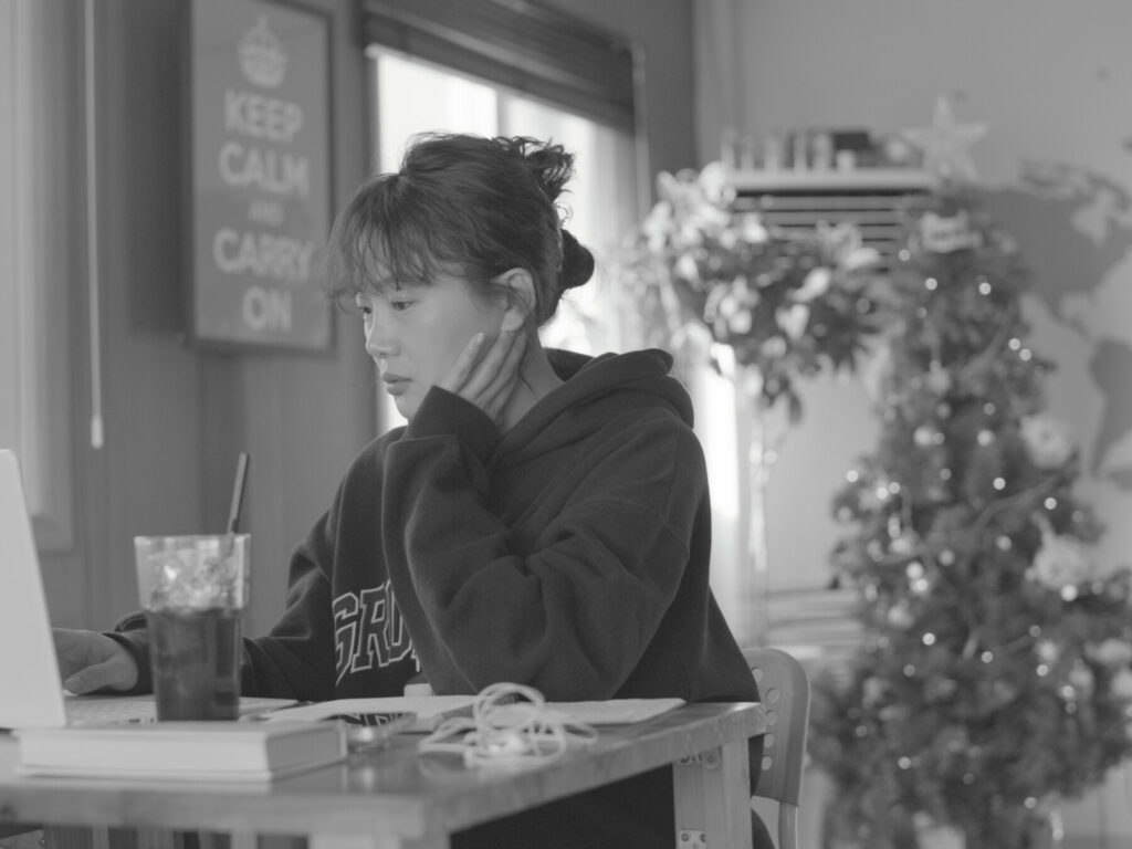 차가운 겨울 바람이 불어오면 하루를 보내 스틸컷 1