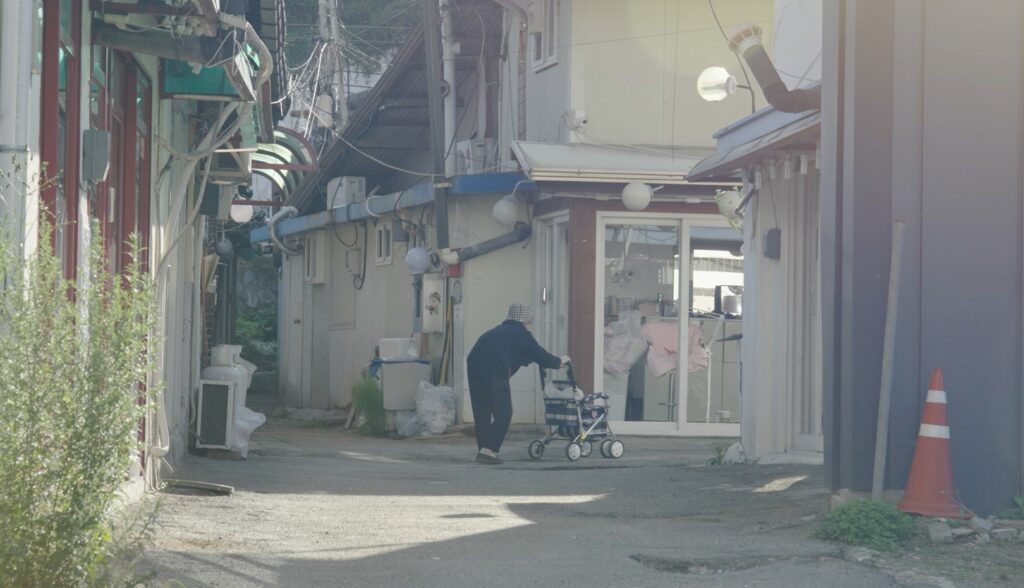 유리벽 스틸컷 1