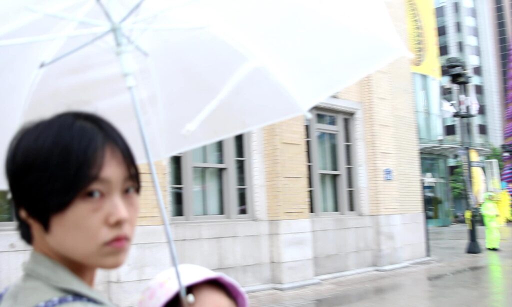 찬물샤워 스틸컷 1